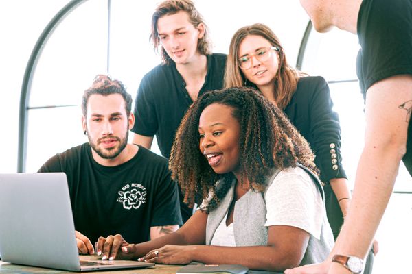Why Your Business Should Combine CX and EX